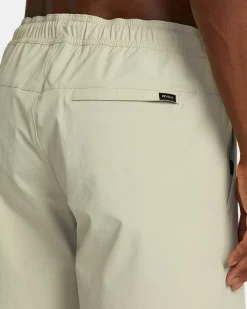 RVCA SPECTRUM TECH SHORT UTILITY SHORTS Chalk Outlet