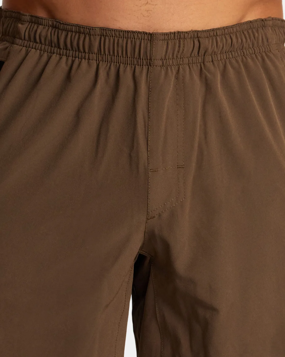 RVCA YOGGER STRETCH 17" ATHLETIC SHORTS Mocha