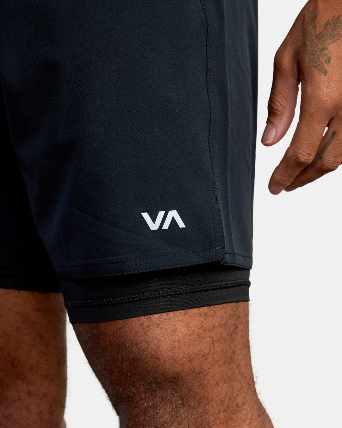 RVCA YOGGER TRAIN 2-IN-1 17" WORKOUT SHORTS Black Multi Hot