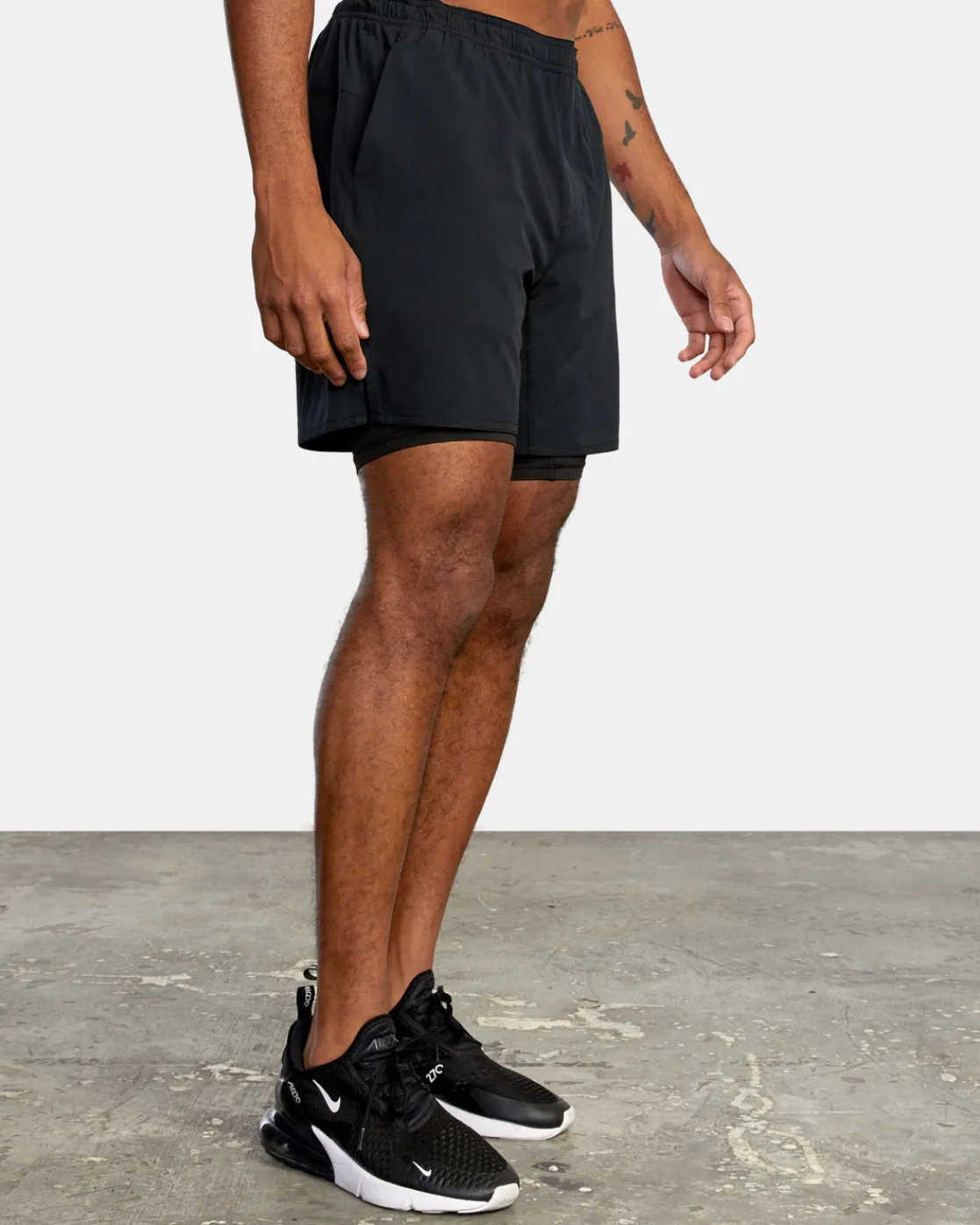 RVCA YOGGER TRAIN 2-IN-1 17" WORKOUT SHORTS Black Multi Hot