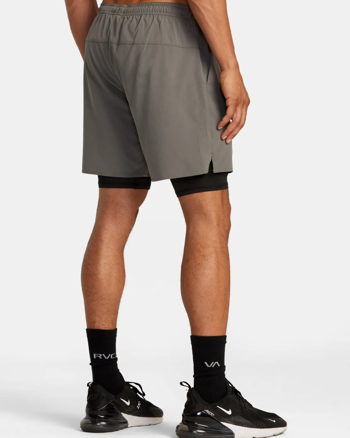 RVCA YOGGER TRAIN 2-IN-1 17" WORKOUT SHORTS Graphite