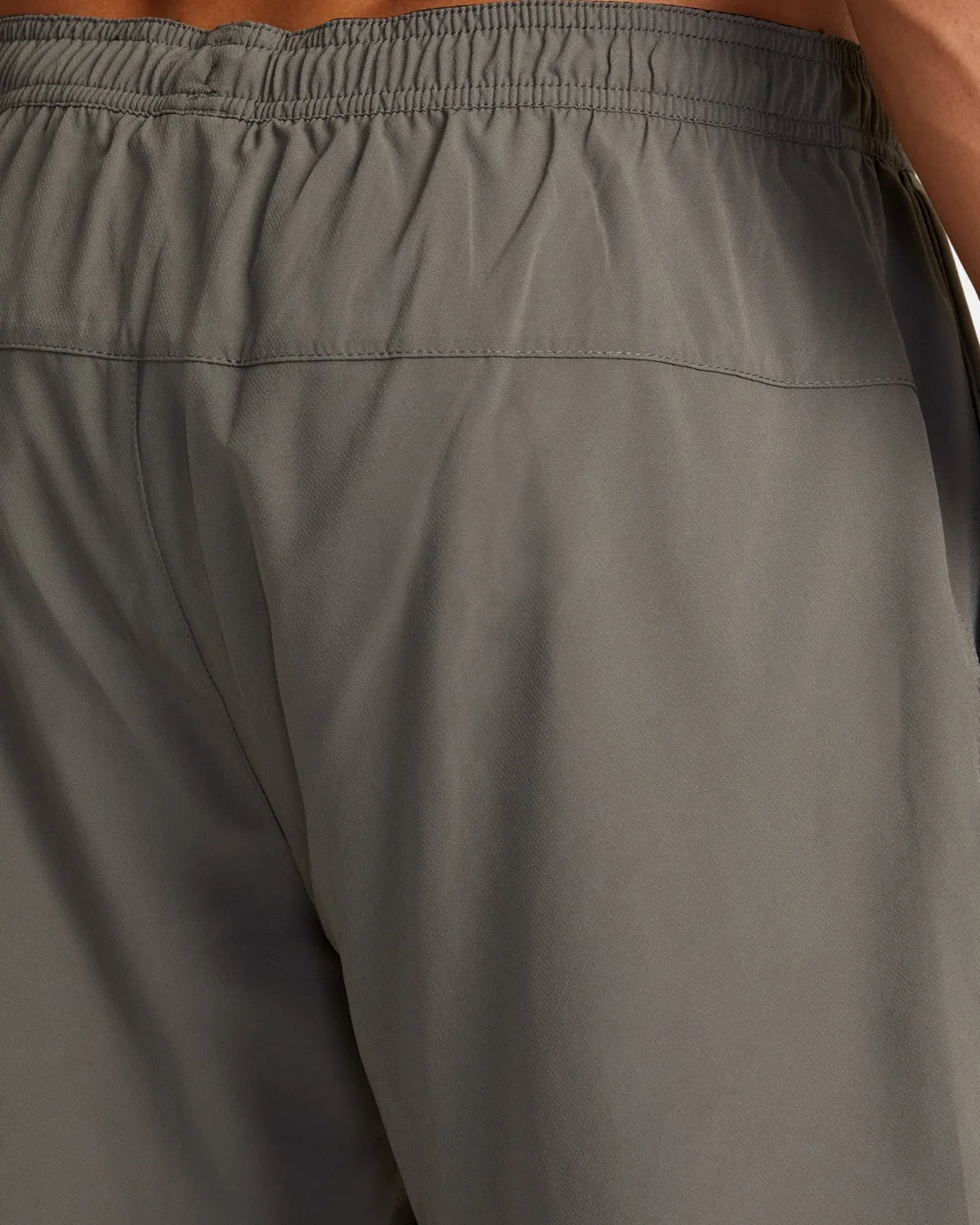 RVCA YOGGER TRAIN 2-IN-1 17" WORKOUT SHORTS Graphite